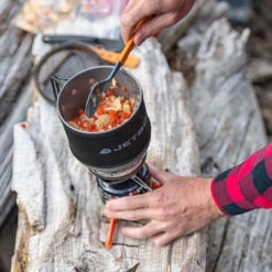 Jetboil MiniMo Cooking System - Carbon -Camping Discounter 1090953 insitu01