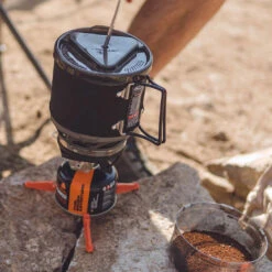 Jetboil Silicon Coffee Press Grande 6 Jetboil Silicon Coffee Press Grande -Camping Discounter 1107431 insitu01