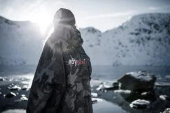 Dryrobe Advance Long Sleeve Black Camouflage - RECYCLED -Camping Discounter 3F1A27752048 2024x2024 ab421a89 d8fd 499c aecd ee46c11ab669