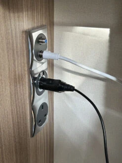 Falcon Combo 4G Outdoor Antenna / Router -Camping Discounter 6633022 fa160 4 2 3 1000