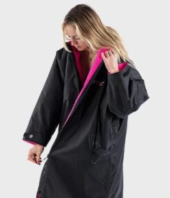 Dryrobe Advance Long Sleeve BLACK PINK - RECYCLED -Camping Discounter Black Pink 4 2024x2024 9f20c94a b246 42a5 b5bf 5333a56e0fe3