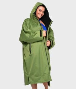 Dryrobe Advance Long Sleeve FOREST GREEN BLACK - RECYCLED -Camping Discounter Forest Green 4 2024x2024 2894eea2 dc20 4c3e 9cc9 d97c66075a41