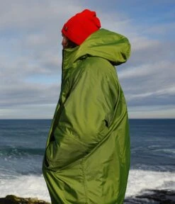 Dryrobe Advance Long Sleeve FOREST GREEN BLACK - RECYCLED -Camping Discounter Forest Green 7 2024x2024 e550faf1 7f6a 4abc b712 3cd1ef6c925d