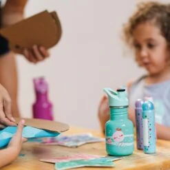 Klean Kanteen Kid Classic Sport Bottle 355ml - Jelly Fish 12 Klean Kanteen Kid Classic Sport Bottle 355ml - Jelly Fish -Camping Discounter K12CPPS JF Jellyfish graphic bottle lifestyle e5fbce63 2c54 4a9c a2ce 44ce2fc2a67a