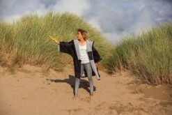 Dryrobe Advance Kids Short Sleeve BLACK PINK 10 Dryrobe Advance Kids Short Sleeve BLACK PINK -Camping Discounter KIDS BEACH DRYROBE 193 7d4a34d0 e1fa 411f 813f e72e10e204c6 2024x2024 1