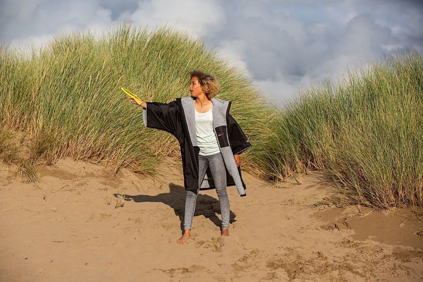 Dryrobe Advance Kids Short Sleeve BLACK PINK 4 Dryrobe Advance Kids Short Sleeve BLACK PINK - Image 4