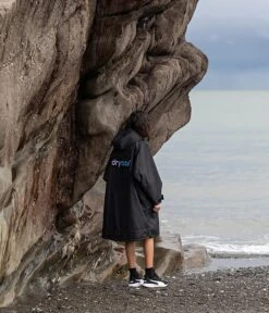 Dryrobe Advance Kids Long Sleeve BLACK BLUE - RECYCLED -Camping Discounter LS Black Blue Kids 3 2024x2024 067c431d 9d12 4d4d a5e1 8c08bd7cd980