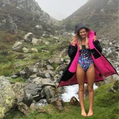 Dryrobe Advance Long Sleeve BLACK PINK - RECYCLED -Camping Discounter LS BP Rachel 2024x2024 ec8688b4 e3e0 412c b9a1 71c5f4e0083a