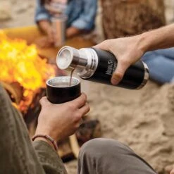 Klean Kanteen Insulated TK Pro (750ml) Black -Camping Discounter tkpro square pouring lifestyle 2e798a34 8eb7 47f8 bc44 6891181c33cf